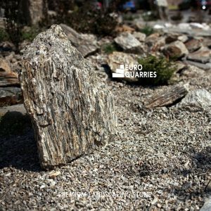 Stone Mulch Greiss organic look landscaping
